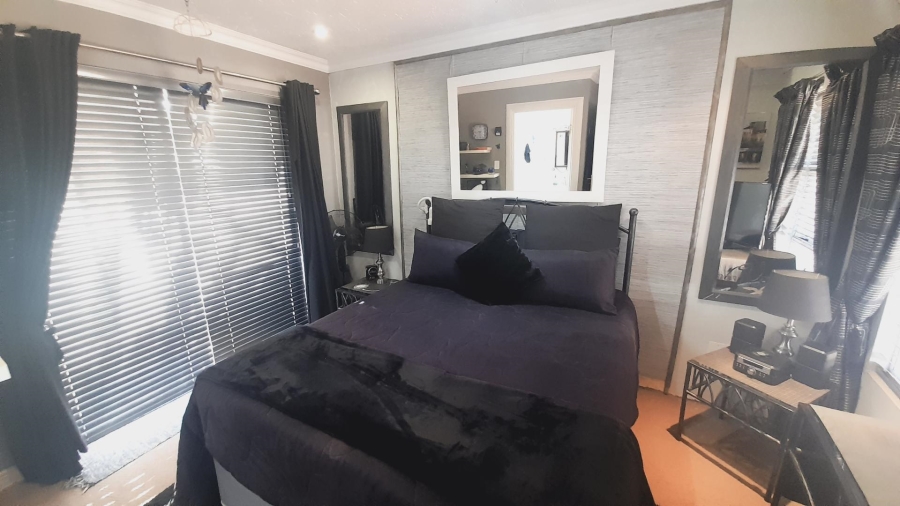 4 Bedroom Property for Sale in Melodie North West